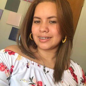 Meet your Posher, Yanira